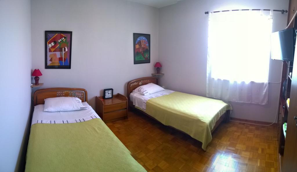 Apartments Free Parking Big Garden Перой Екстер'єр фото