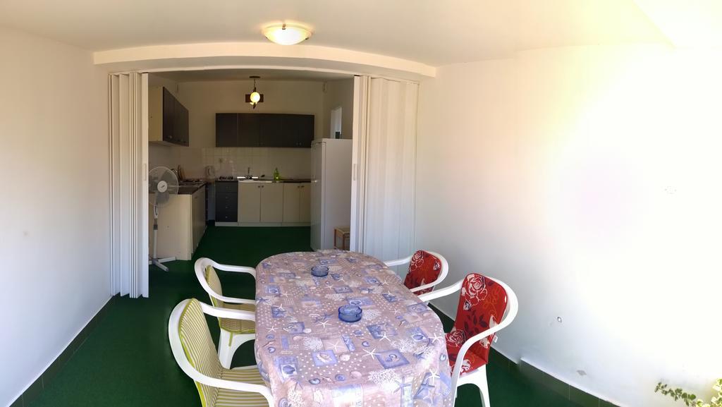 Apartments Free Parking Big Garden Перой Екстер'єр фото